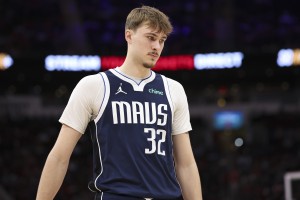 leyu-弗拉格：浓眉和欧文在心理层面上给了我很多帮助 他们是我的榜样