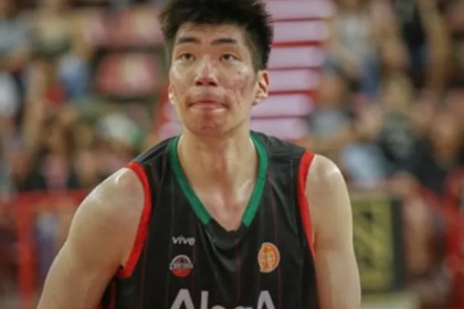 乐鱼体育官网-这场有点铁！余嘉豪5中1得8分，错失多个机会，造杀伤能力是真强