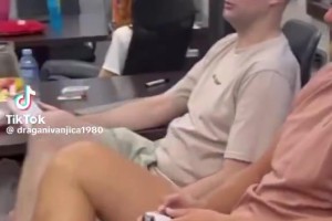 乐鱼体育平台-要玩就玩最强的！约基奇在NBA2K里操纵自己