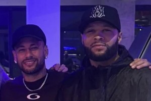 太阳报：英国拳手来到巴西，乘坐了内马尔一千万镑的直升机