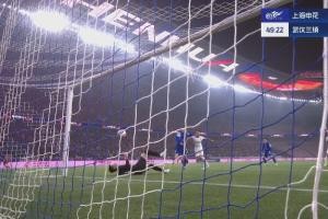 申花2-0三镇！路易斯任意球直接进，邵镤亮扑了一下皮球跳进大门