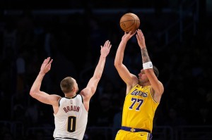 乐鱼体育-中投绝杀，东契奇26中10砍下30分11板13助三双数据，正负值-4